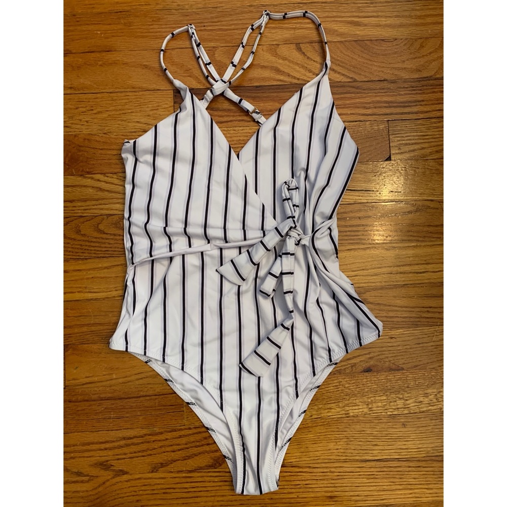 NWT Cupshe Wrap Bathing Suit